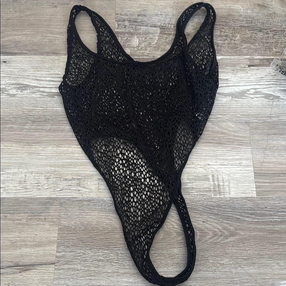 Glamorous Black One Piece Swimsuit with High-Leg Cut